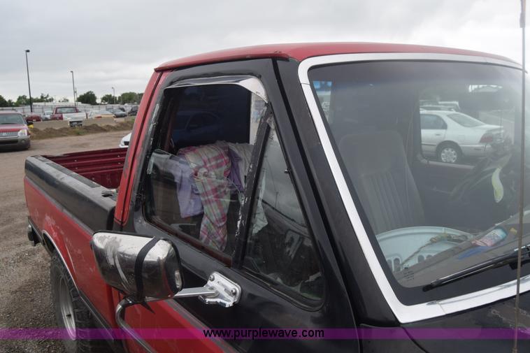 image for item F7901 1987 Ford F150 pickup truck