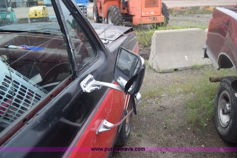 image for item F7901 1987 Ford F150 pickup truck