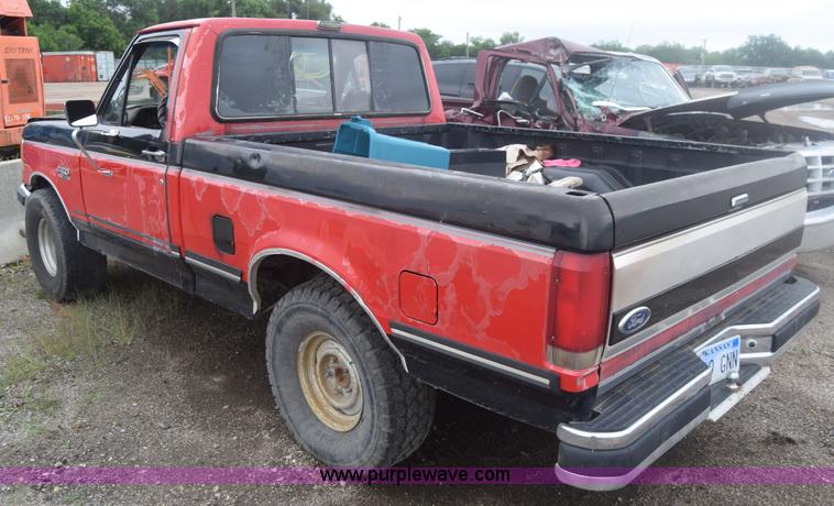 image for item F7901 1987 Ford F150 pickup truck