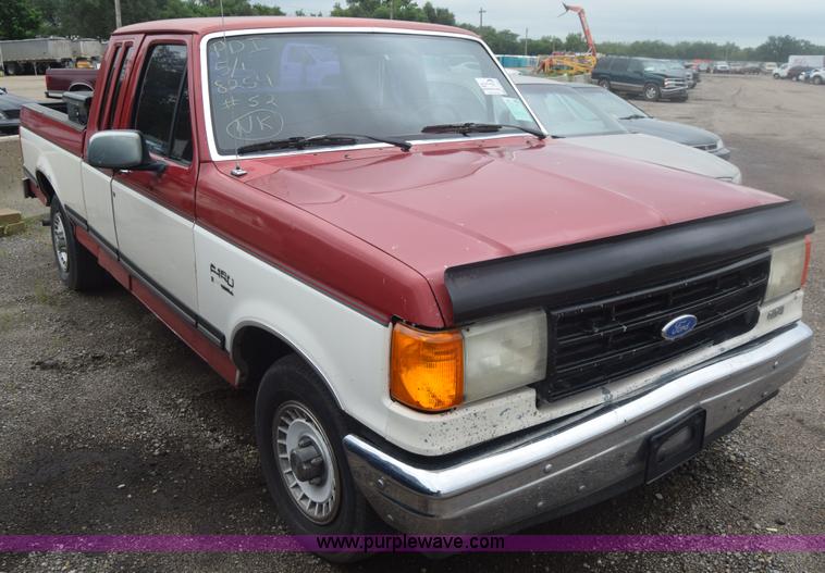 image for item F7902 1991 Ford F150 pickup truck