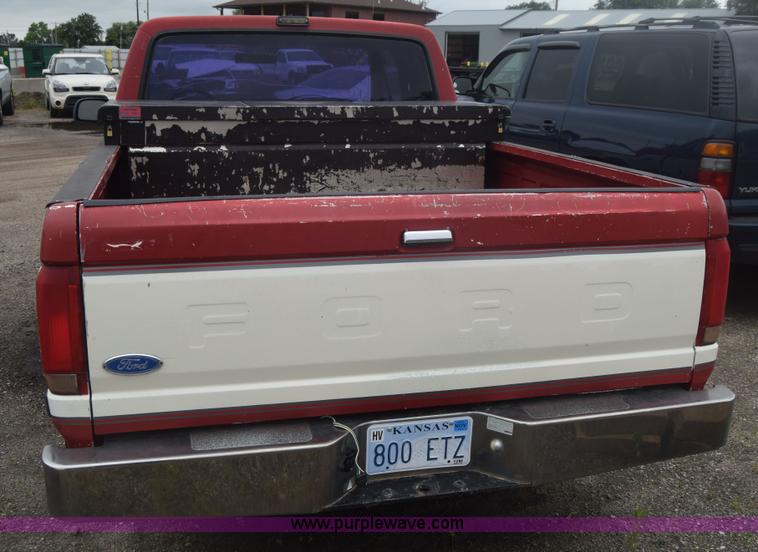 image for item F7902 1991 Ford F150 pickup truck