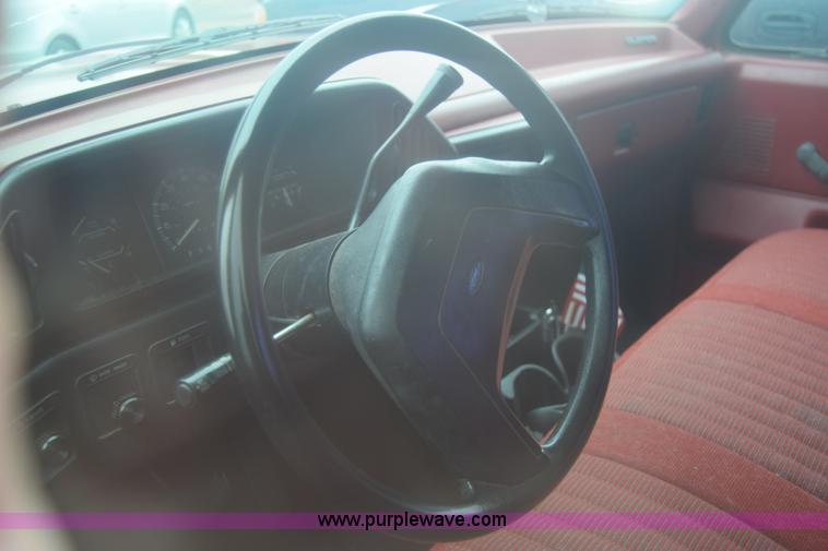 image for item F7902 1991 Ford F150 pickup truck