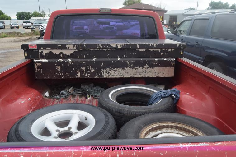 image for item F7902 1991 Ford F150 pickup truck