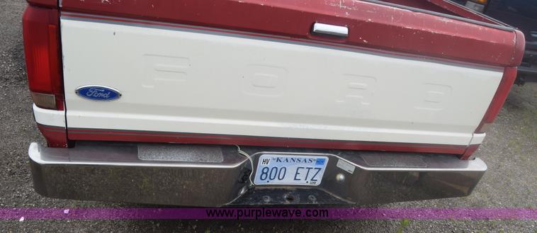 image for item F7902 1991 Ford F150 pickup truck