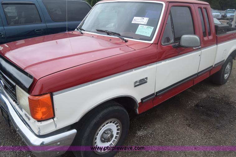 image for item F7902 1991 Ford F150 pickup truck
