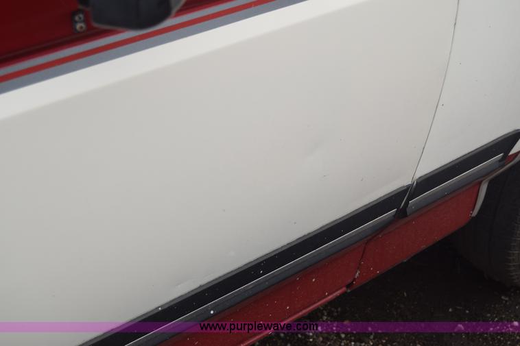 image for item F7902 1991 Ford F150 pickup truck