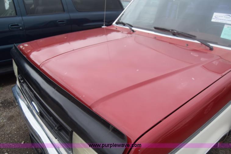 image for item F7902 1991 Ford F150 pickup truck