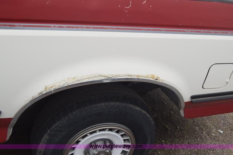 image for item F7902 1991 Ford F150 pickup truck