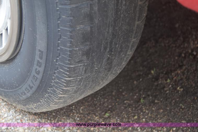 image for item F7902 1991 Ford F150 pickup truck