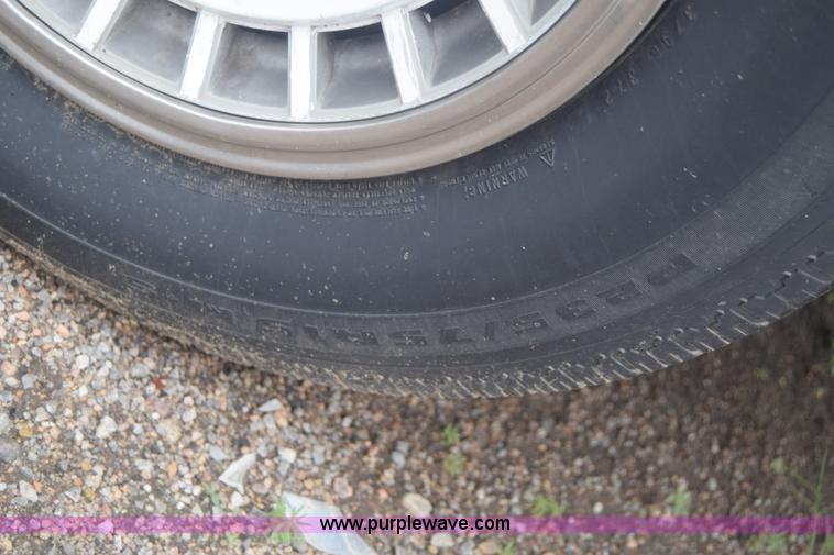 image for item F7902 1991 Ford F150 pickup truck