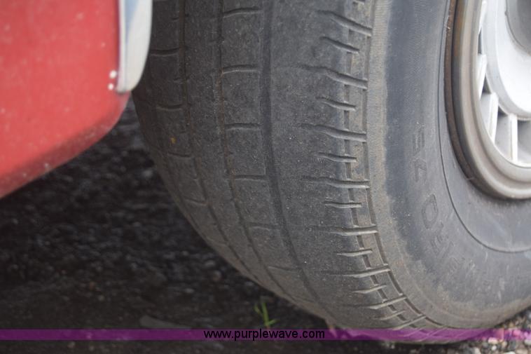 image for item F7902 1991 Ford F150 pickup truck