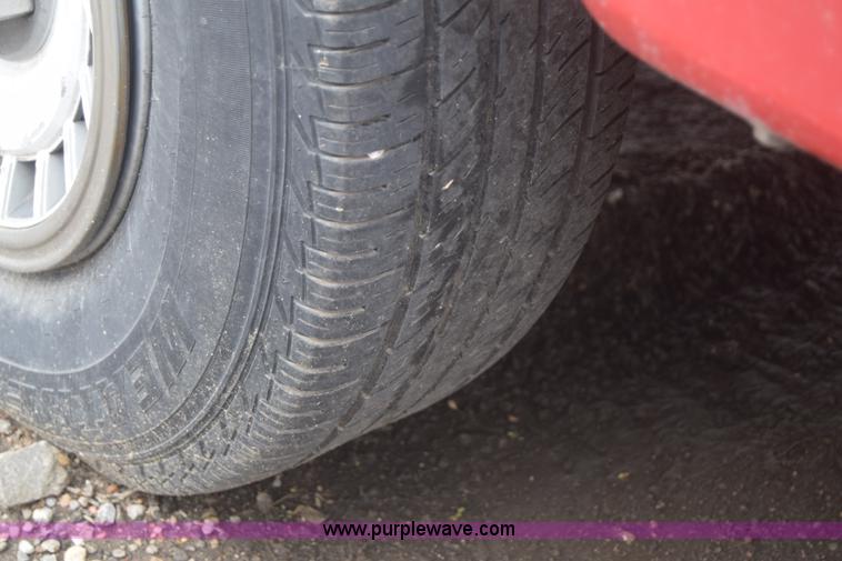 image for item F7902 1991 Ford F150 pickup truck