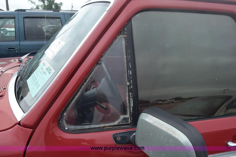 image for item F7902 1991 Ford F150 pickup truck