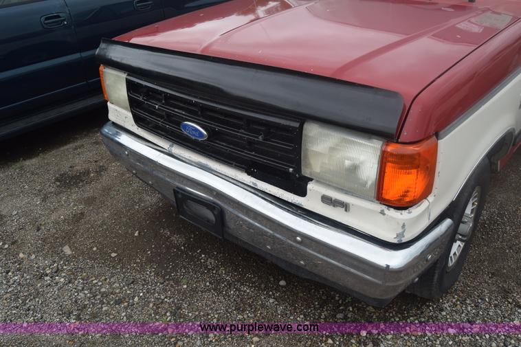 image for item F7902 1991 Ford F150 pickup truck