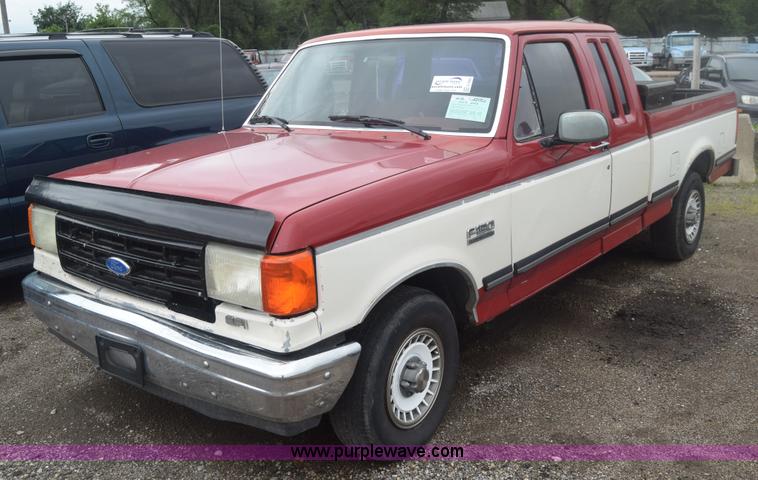 image for item F7902 1991 Ford F150 pickup truck