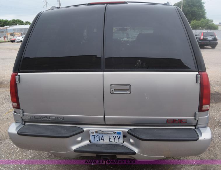 image for item F7904 2000 GMC Yukon SLE