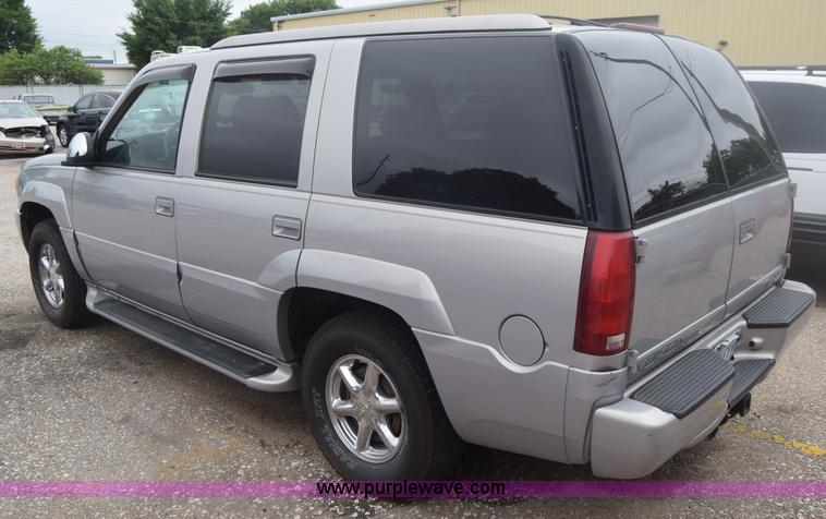 image for item F7904 2000 GMC Yukon SLE