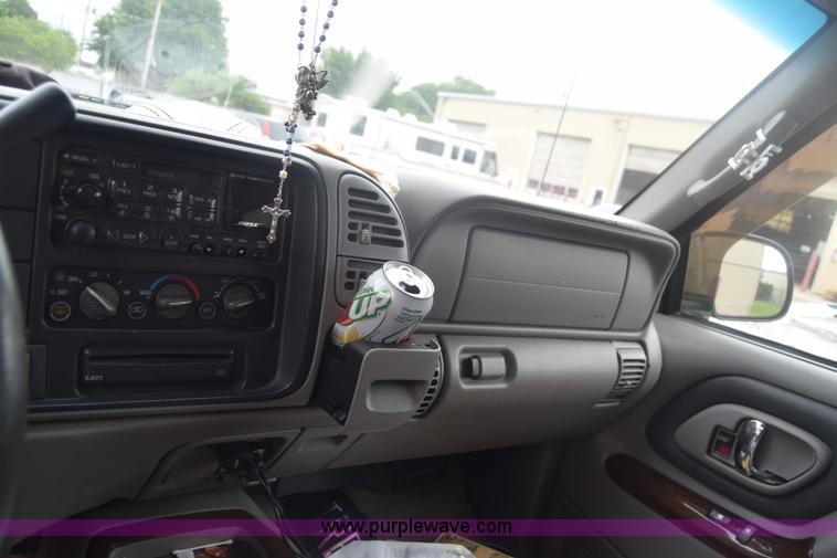 image for item F7904 2000 GMC Yukon SLE