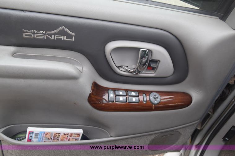 image for item F7904 2000 GMC Yukon SLE