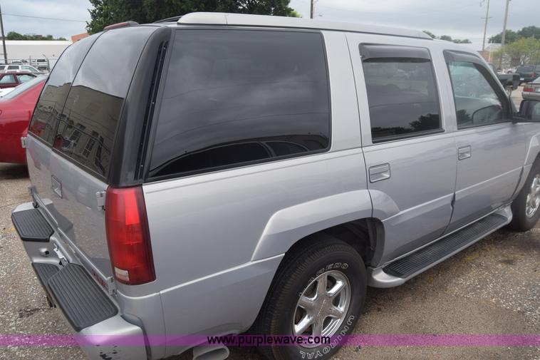 image for item F7904 2000 GMC Yukon SLE