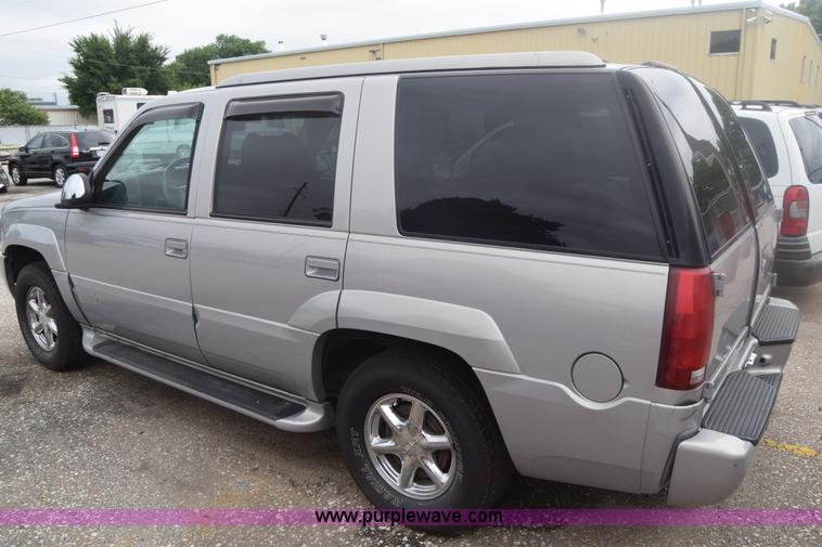 image for item F7904 2000 GMC Yukon SLE