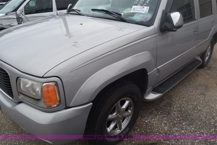 image for item F7904 2000 GMC Yukon SLE