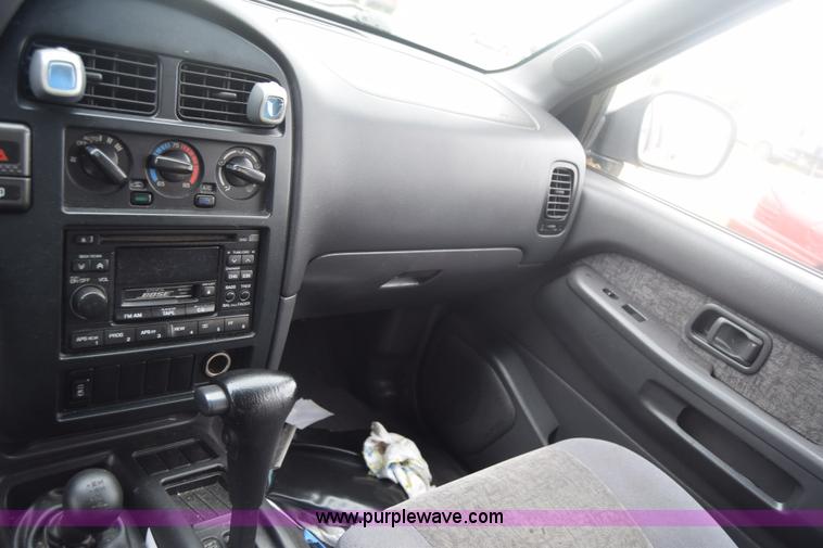 image for item F7906 1998 Nissan Pathfinder SUV
