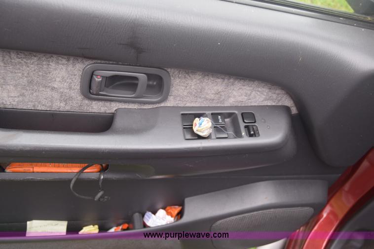 image for item F7906 1998 Nissan Pathfinder SUV