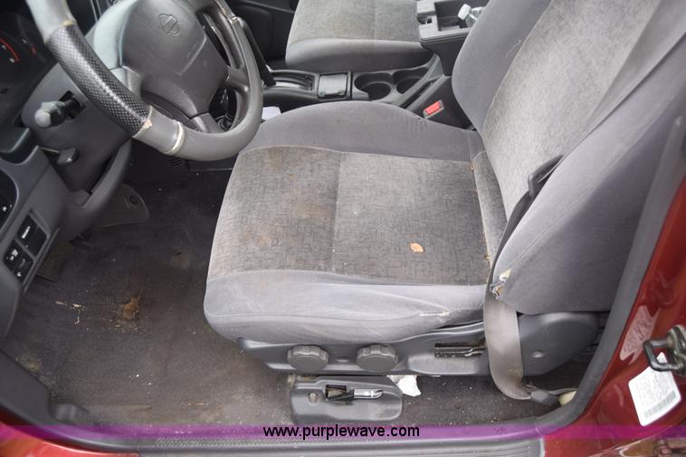 image for item F7906 1998 Nissan Pathfinder SUV