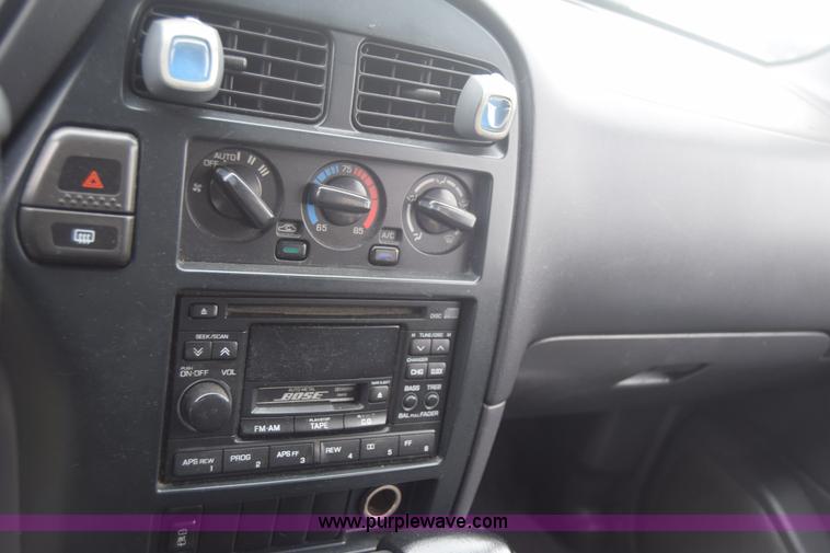 image for item F7906 1998 Nissan Pathfinder SUV