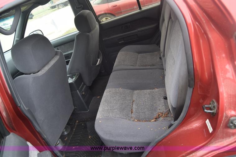 image for item F7906 1998 Nissan Pathfinder SUV
