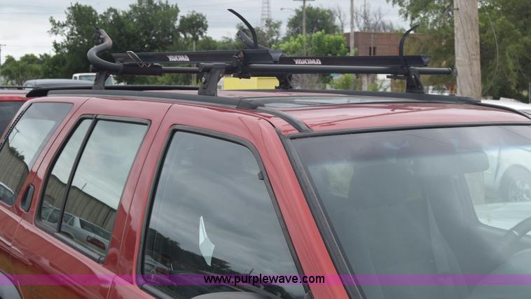 image for item F7906 1998 Nissan Pathfinder SUV