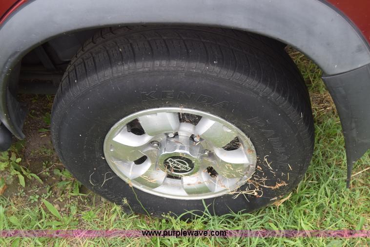 image for item F7906 1998 Nissan Pathfinder SUV