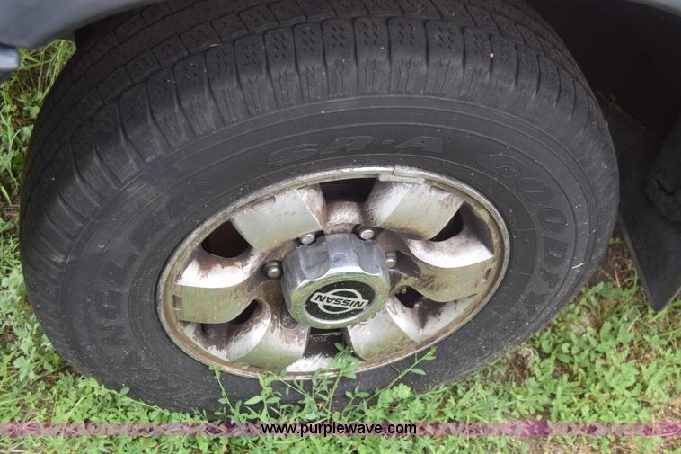 image for item F7906 1998 Nissan Pathfinder SUV
