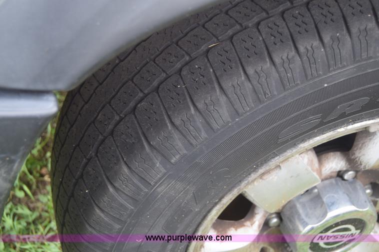 image for item F7906 1998 Nissan Pathfinder SUV