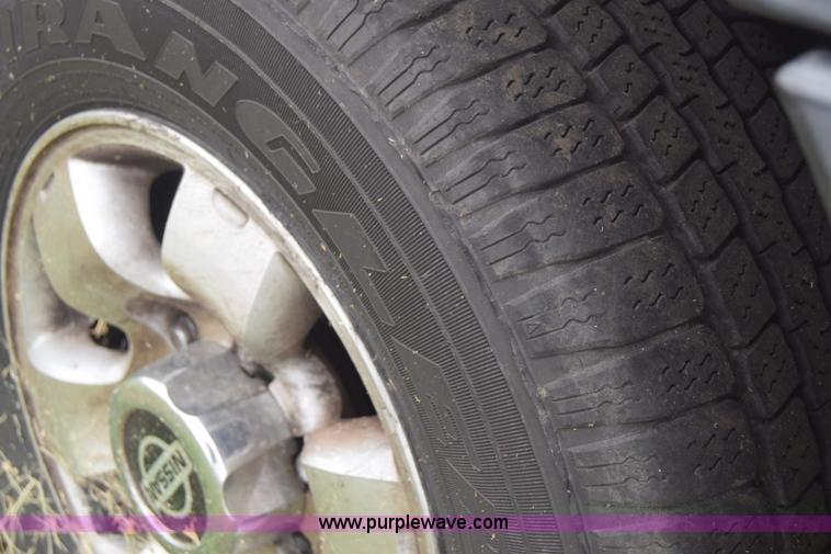 image for item F7906 1998 Nissan Pathfinder SUV