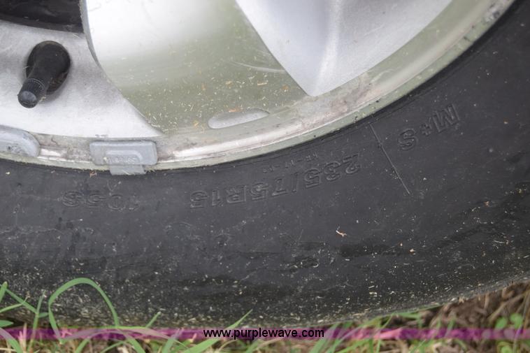 image for item F7906 1998 Nissan Pathfinder SUV