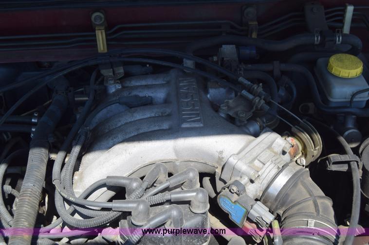 image for item F7906 1998 Nissan Pathfinder SUV