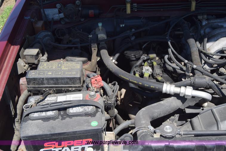 image for item F7906 1998 Nissan Pathfinder SUV