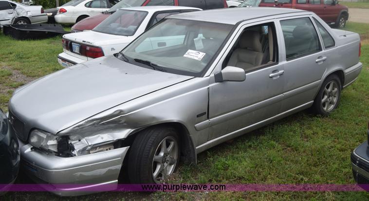 image for item F7907 1998 Volvo S70