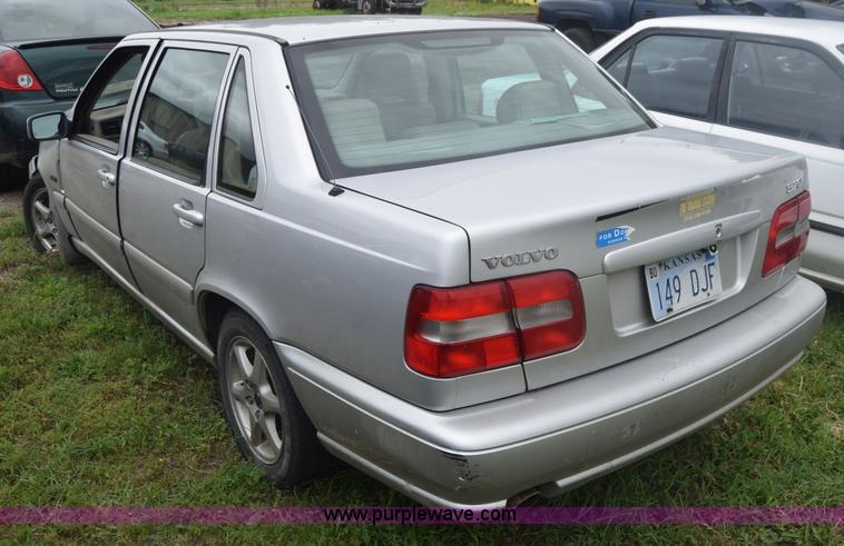 image for item F7907 1998 Volvo S70