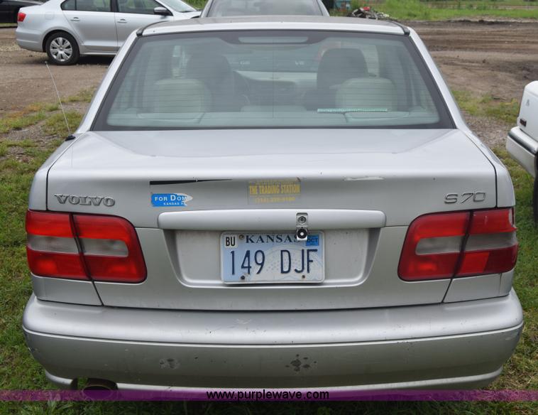 image for item F7907 1998 Volvo S70