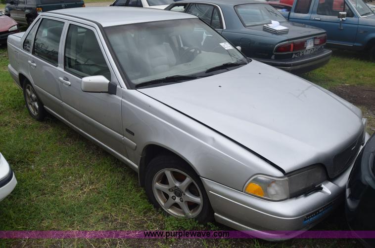 image for item F7907 1998 Volvo S70