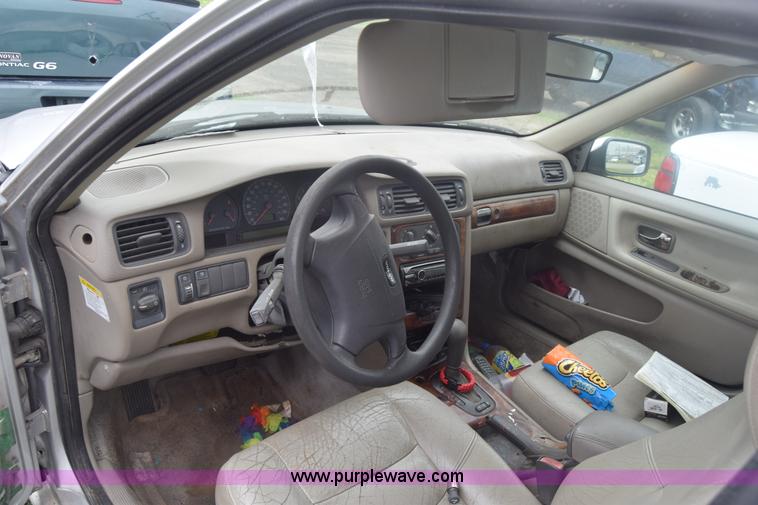 image for item F7907 1998 Volvo S70