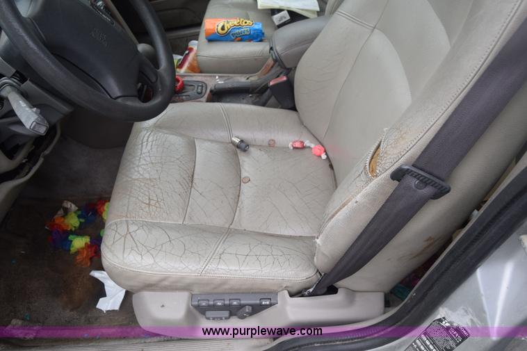 image for item F7907 1998 Volvo S70