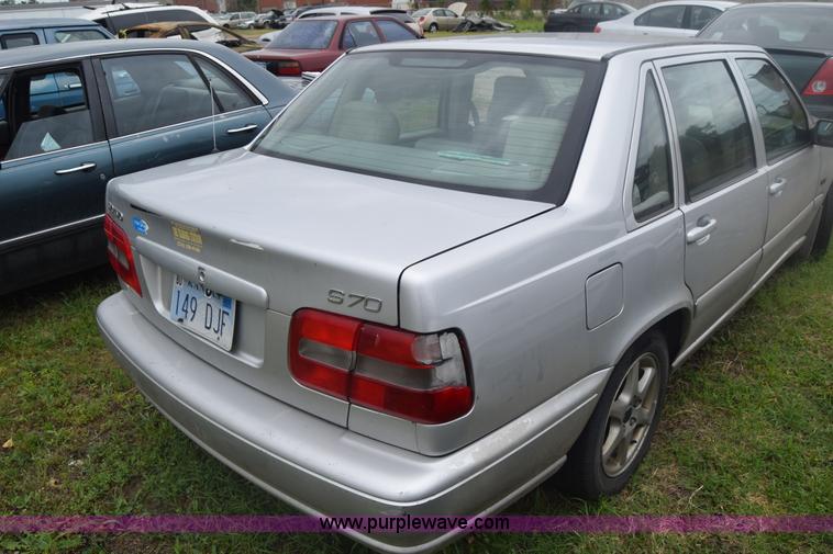 image for item F7907 1998 Volvo S70