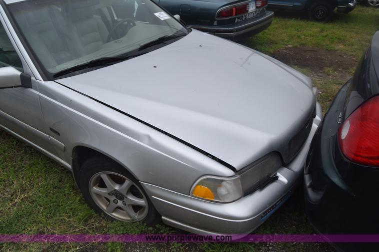 image for item F7907 1998 Volvo S70