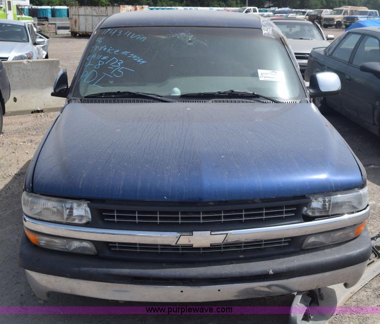 image for item J6501 2000 Chevrolet Silverado 1500 Ext. Cab pickup truck