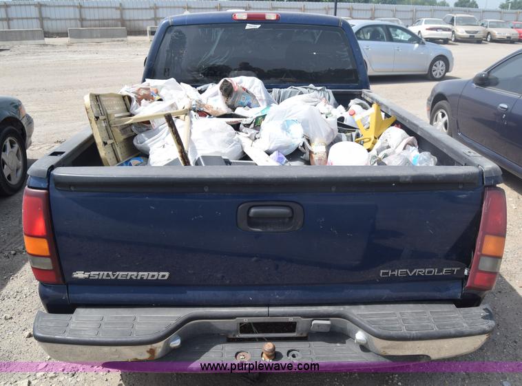 image for item J6501 2000 Chevrolet Silverado 1500 Ext. Cab pickup truck