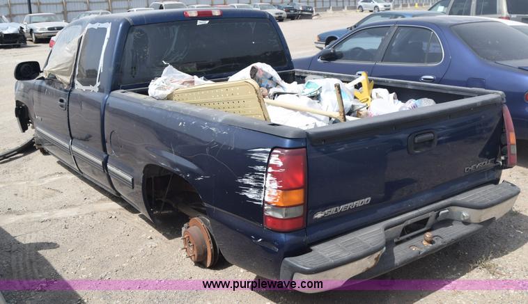image for item J6501 2000 Chevrolet Silverado 1500 Ext. Cab pickup truck